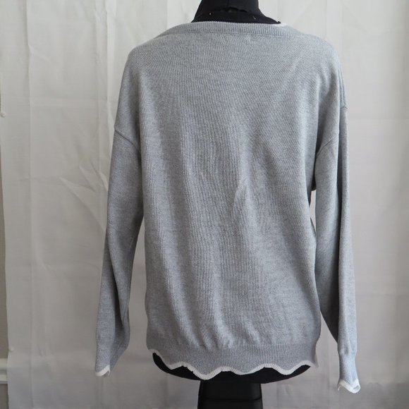 Light Grey Lightweight Sweater with Scalloped Detailing - MISSLOOK (L) ❧ - Picture 4 of 8